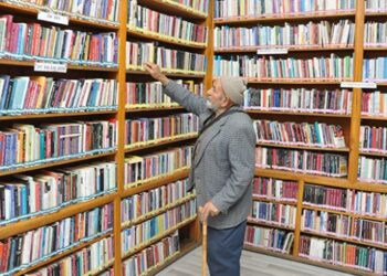 Eşekli kütüphane ile kazandığı okuma aşkı, 77 yaşında da sürüyor