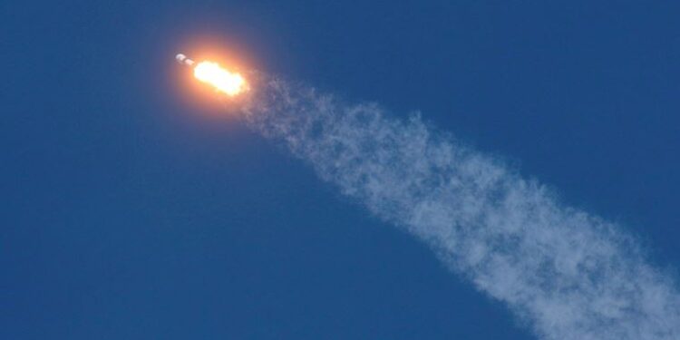 SpaceX ikinci kez uzaya astronot gönderiyor: İlk insanlı ISS misyonu