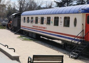 Yolculuk yapıyormuş hissiyle kitap okuyorlar