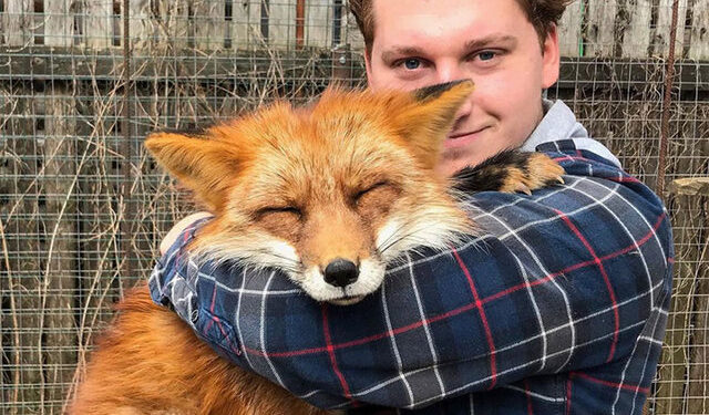 Kürk çiftliğinden kurtardı! Sıra dışı dostluk