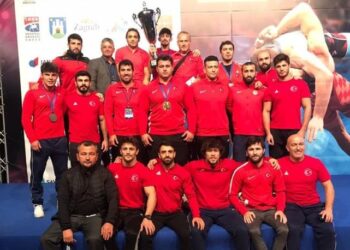 Milli güreşçiler şampiyon