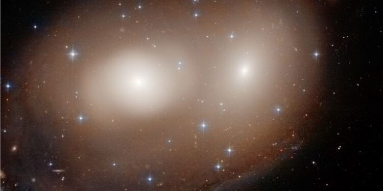 NASA’nın uzay teleskobu Hubble ‘dev bir balkabağı’ buldu