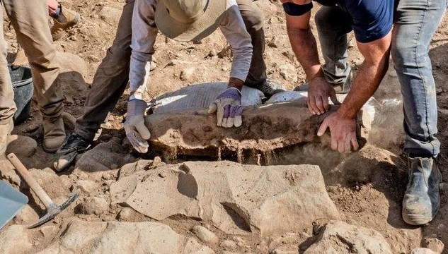 Golan Tepeleri’nde 1700 yıllık yazılı taş bulundu