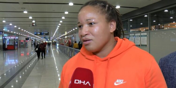 Grand Slam’de altın madalya kazanan Kayra Sayit yurda döndü