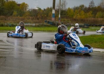 İlk Rus elektrikli otomobil yarışında arabalar lityum iyon pillerle donatıldı