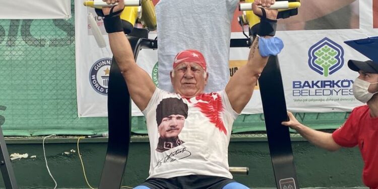 71 yaşında 97 ton ağırlık kaldırdı