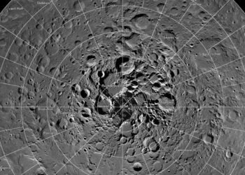 NASA, Ay yüzeyinde su bulunduğunu açıkladı