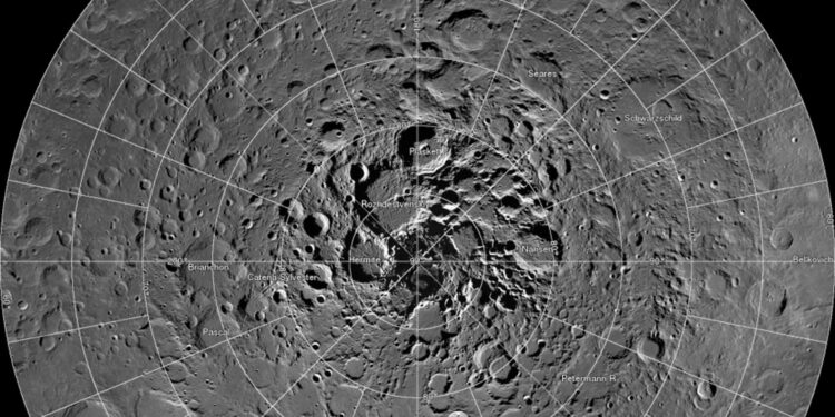 NASA, Ay yüzeyinde su bulunduğunu açıkladı