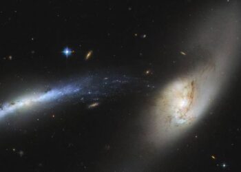 NASA’nın Hubble Uzay Teleskobu, iki galaksinin birleşmesini görüntüledi