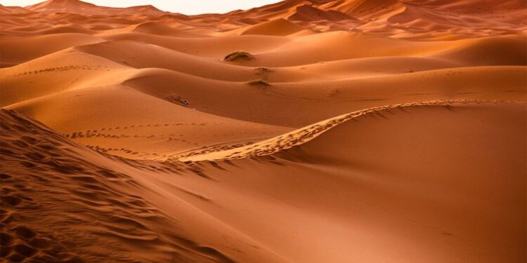 Çölde güneş enerjisinden içme suyu elde edilebilecek cihaz geliştirdiler