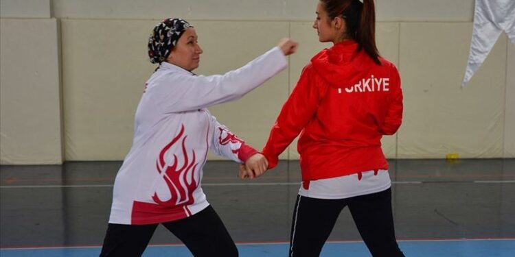 Engelli sporcu anne kızı ile aynı üniversitede okuyacak