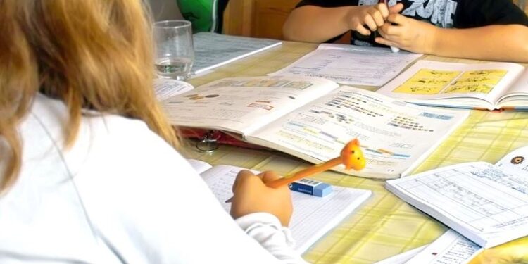 Yeni araştırma: El ile yazmak, çocukları daha akıllı yapıyor