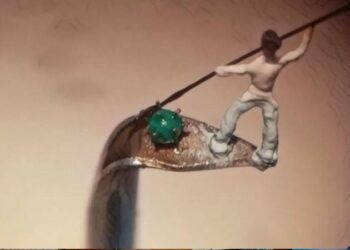 Kuşadası’nda milimetrik boyutlarda 42 mikro minyatür eser sergileniyor