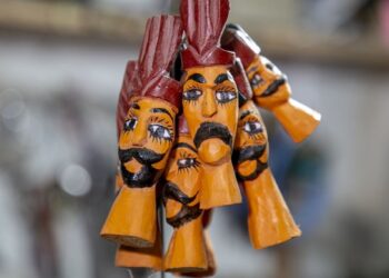 Osmanlı’daki ahşap kukla geleneğini yaşatıyorlar