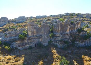 Hatay’da bulunan Roma dönemi kaya mezarları turizme kazandırılacak