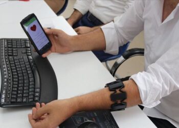 Epilepsi hastaları için ‘akıllı bileklik’ geliştirildi: 180 saniye öncesine kadar uyarıyor