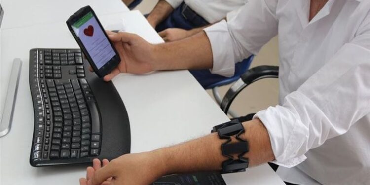 Epilepsi hastaları için ‘akıllı bileklik’ geliştirildi: 180 saniye öncesine kadar uyarıyor