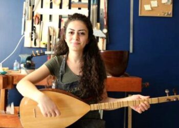 ‘Erkek işidir yapamazsın’ diyenlere inat ağaca ses veriyor