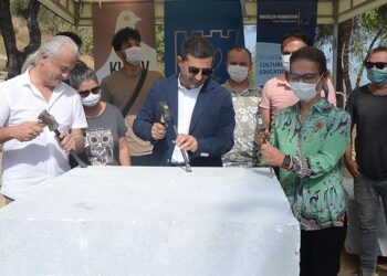 Uluslararası Kuşadası Neopolis Heykel Sempozyumu’nda ilk çekiç vuruldu