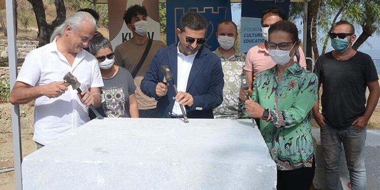 Uluslararası Kuşadası Neopolis Heykel Sempozyumu’nda ilk çekiç vuruldu