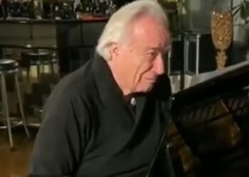 Bir çift biyonik eldiven her şeyi değiştirdi: Yirmi yıl sonra müziğe dönüş