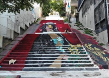 Beyoğlu’nun kullanılmayan merdivenleri sanatla buluştu