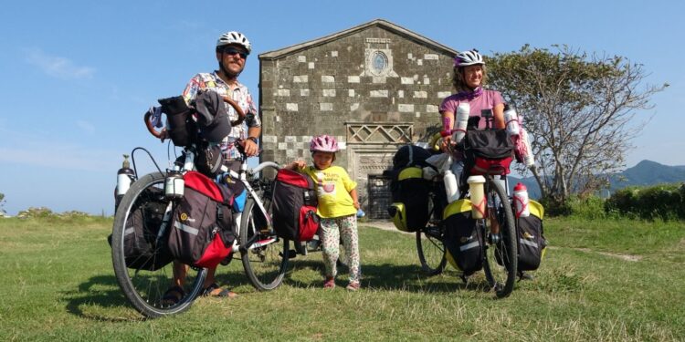 1 Bisiklet Masalı: 5 yaşındaki Masal ve ailesi bisikletle Türkiye turunda