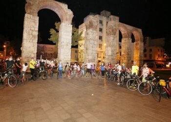 ‘Otomobilsiz Kent Günü’nde Efes Selçuk sokakları bisikletliler için kapatıldı