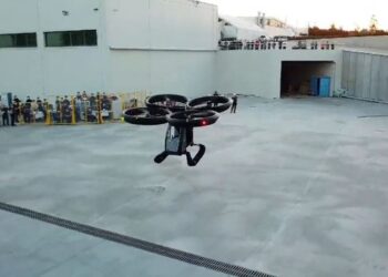 Türkiye’nin ilk uçan arabası ‘Cezeri’ ilk uçuş testlerini başarıyla tamamladı