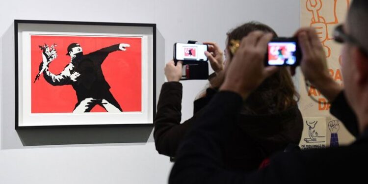 EUIPO: Banksy’nin ‘çiçek buketi fırlatan eylemcisini’ İngiltere’deki şirket kullanacak