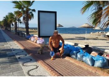 Murat Boz’un babasından örnek davranış: Tatilde çöp topladı