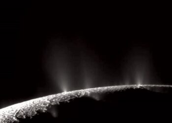 Satürn uydusunun buzlarında organik maddeler keşfedildi