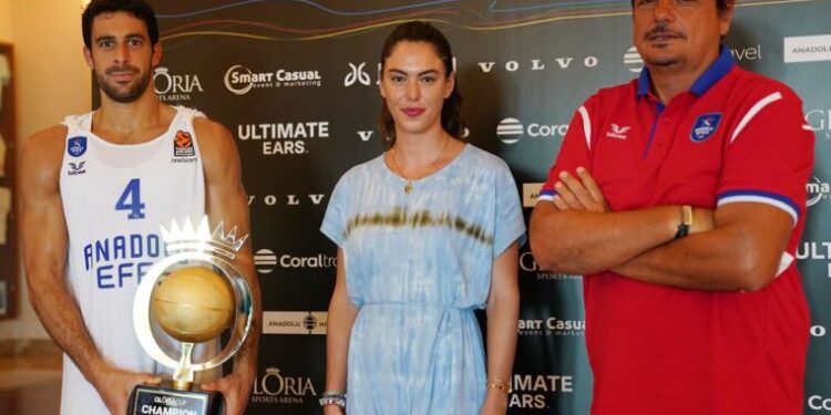 Gloria Cup’ta Efes’ten çifte şampiyonluk