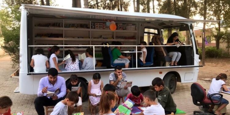 Sabancı Topluluğu çalışanlarından kitap bağışı