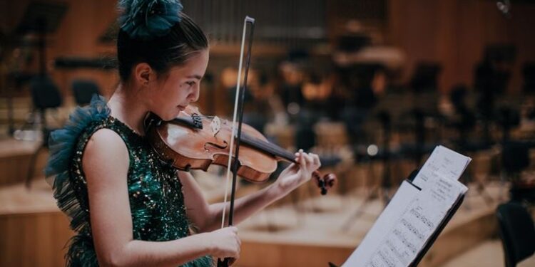 Elif Eroğlu, İngiltere Müzik Yarışması’nda birinci oldu