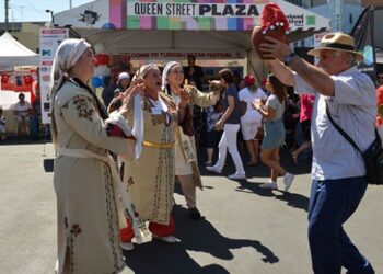 Melbourne’da “Türk Pazar Festivali” renkli görüntülerle başladı
