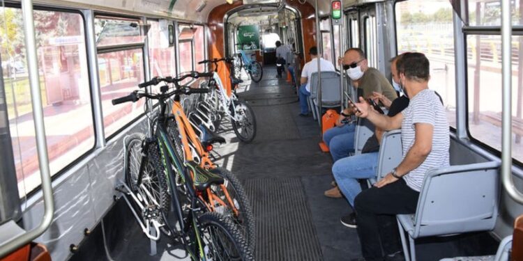 O ilde bir ilk daha: Bisiklet tramvayı