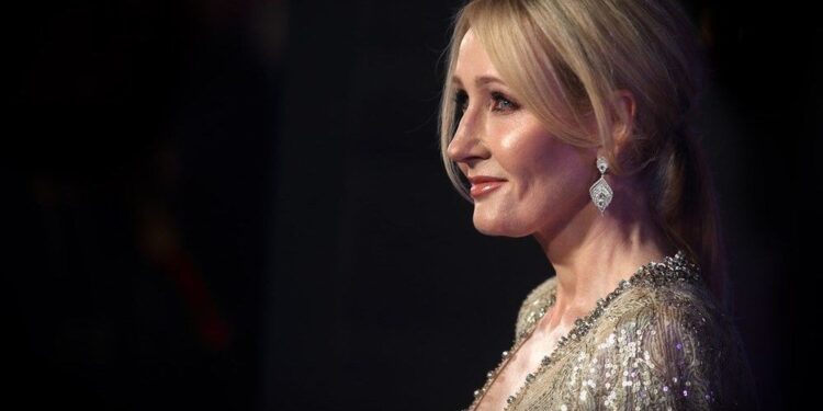 J.K. Rowling’in çocukları için yazdığı Ickabog ücretsiz erişime açılıyor