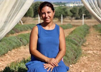 Çöp atılan araziyi lavanta bahçesine çevirince işi turizme dönüştürdü