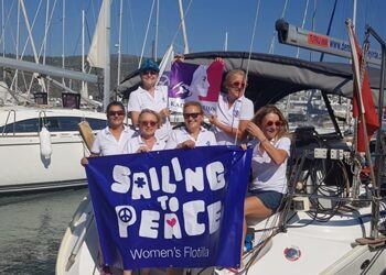 Kadın yelkenciler barışa yelken açtı