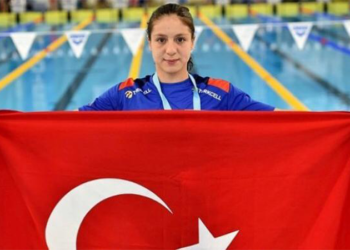 Rekortmen yüzücü Merve Tuncel, gençlerde Avrupa şampiyonu!