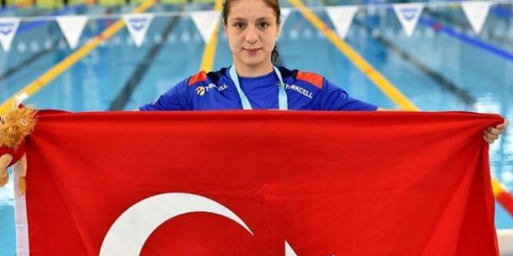 Rekortmen yüzücü Merve Tuncel, gençlerde Avrupa şampiyonu!