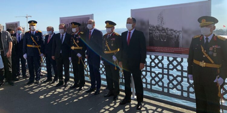 Galata Köprüsü’nde Başkumandan Büyük Taarruzu Anlatıyor sergisi