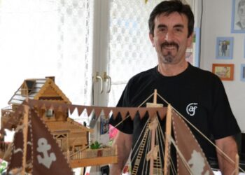 Almanya’da maket yapan Türk, gelirini yardıma muhtaç çocuklara bağışlıyor