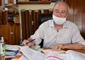 81 yaşında 4’üncü üniversite diplomasını alarak mezun oldu