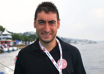 Otizmli sporcu Boğaziçi Kıtalararası Yüzme Yarışı tarihine geçti