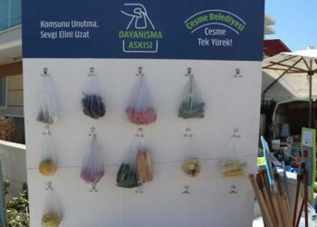 Çeşme Belediyesi’nden “dayanışma askısı”