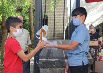 Sosyal deneyle gündem olan simitçi Mert: İnsanlık vazifemi yaptım