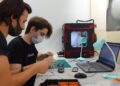 Meslek lisesi öğretmenlerinden temassız ateş ölçen cihaz