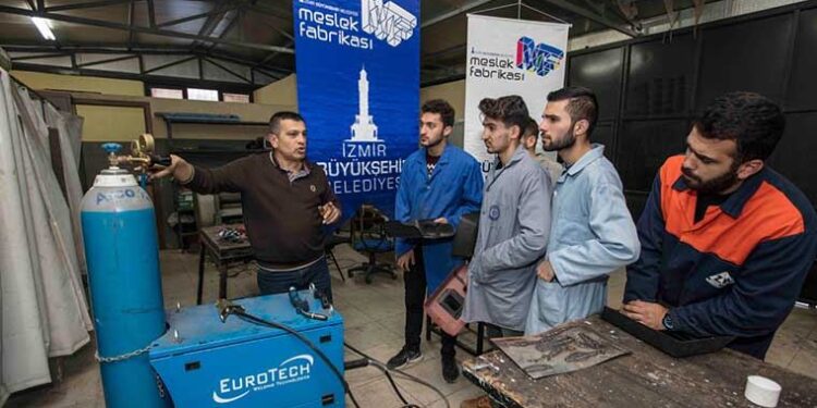 Meslek Fabrikası üç yılda 807 kişiyi iş sahibi yaptı